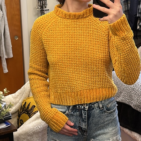 cropped sweater - Picture 2 of 4